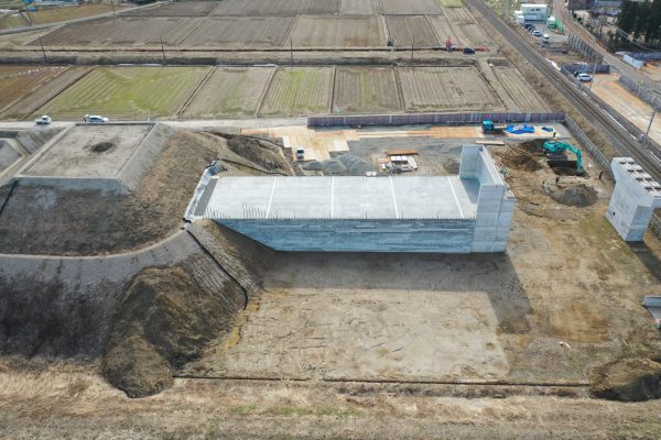 阿賀野バイパスJR跨線橋軽量盛土その1工事 写真