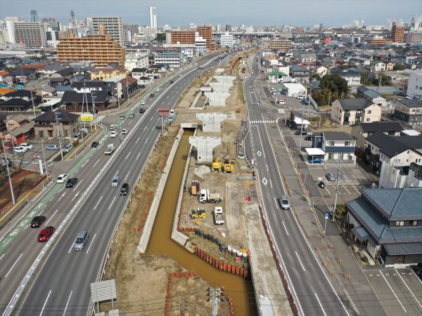 紫竹山道路　栗ノ木高架橋下部（下り･Ｐ１１－１２）工事 写真