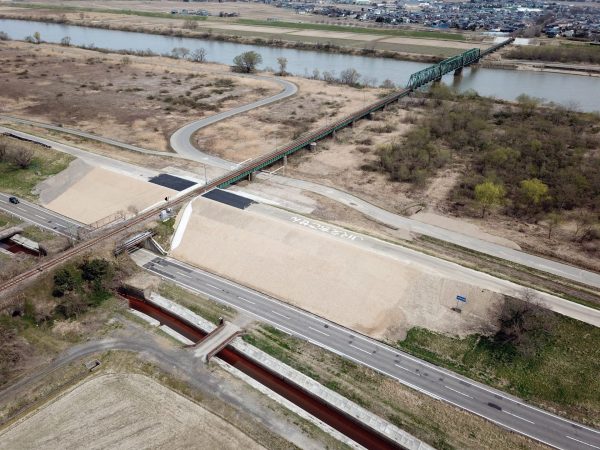 大河津分水路左右岸堤防強化工事 写真