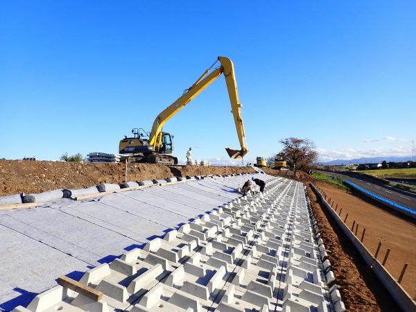 大河津分水路左右岸堤防強化工事 写真