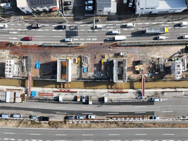 栗ノ木道路　栗ノ木高架橋下部（下り・Ｐ２１－２２）工事 写真