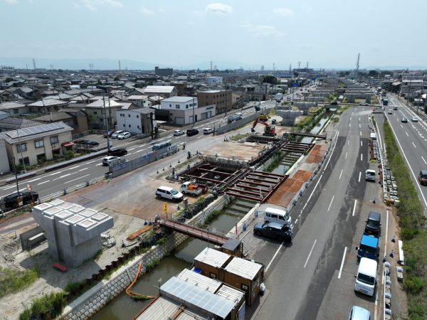 栗ノ木道路　栗ノ木高架橋下部（下り・Ｐ２１－２２）工事 写真