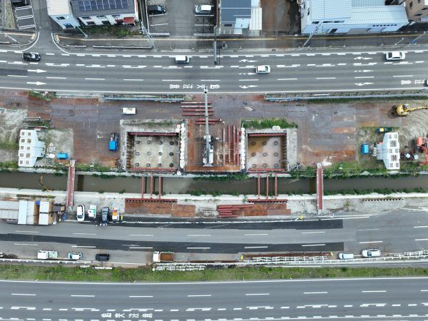 栗ノ木道路　栗ノ木高架橋下部（下り・Ｐ２１－２２）工事 写真