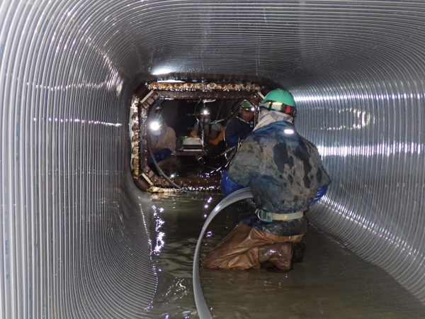 万代排水区流作場幹線２５～２８管更生工事 写真