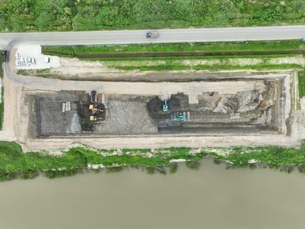 大河津分水路低水路掘削その１２工事 写真