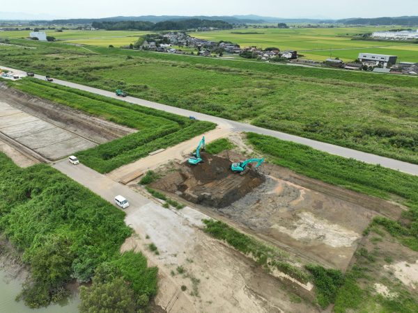 大河津分水路低水路掘削その１２工事 写真