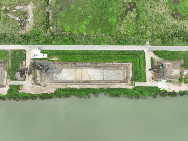 大河津分水路低水路掘削その１２工事 写真