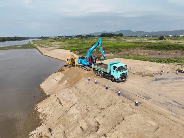 横場新田地区河道掘削その１２外工事 写真