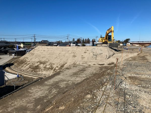 中ノ口川広域河川一級（大規模特定）塩俵橋左岸取付道路工事 写真