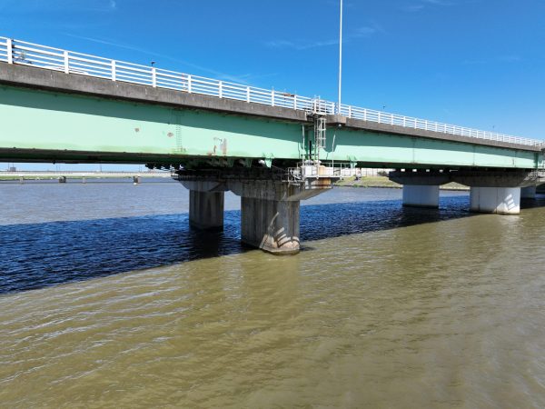 Ｒ７・８新潟大橋既設構造物撤去工事 写真