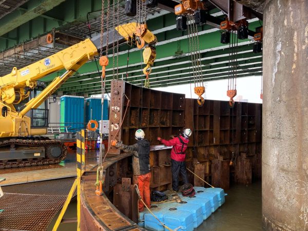 Ｒ７・８新潟大橋既設構造物撤去工事 写真