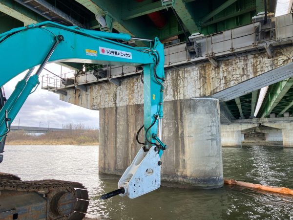 Ｒ７・８新潟大橋既設構造物撤去工事 写真