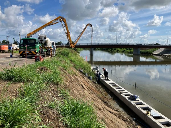 中ノ口川広域河川一級（大規模特定）左岸鋼管矢板護岸その２工事 写真