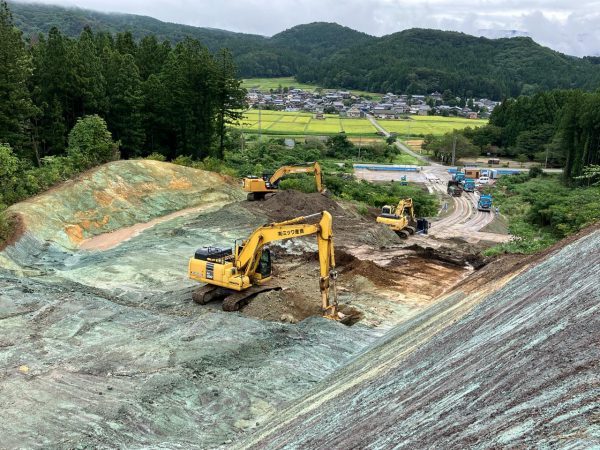 朝日温海道路　大須戸地区道路その12工事 写真