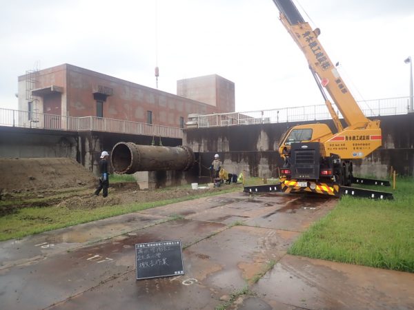 新潟処理場　分水槽撤去工事 写真