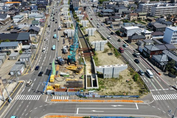 紫竹山道路　栗ノ木高架橋下部（上り・Ｐ５ー６）工事 写真