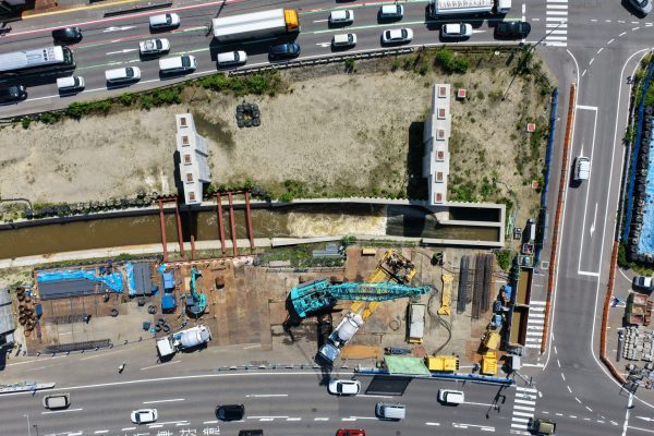 紫竹山道路　栗ノ木高架橋下部（上り・Ｐ５ー６）工事 写真