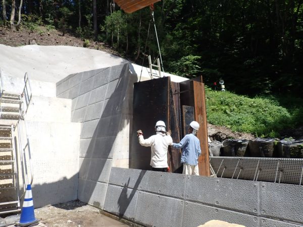 向沢・馬取川下流砂防堰堤工事 写真