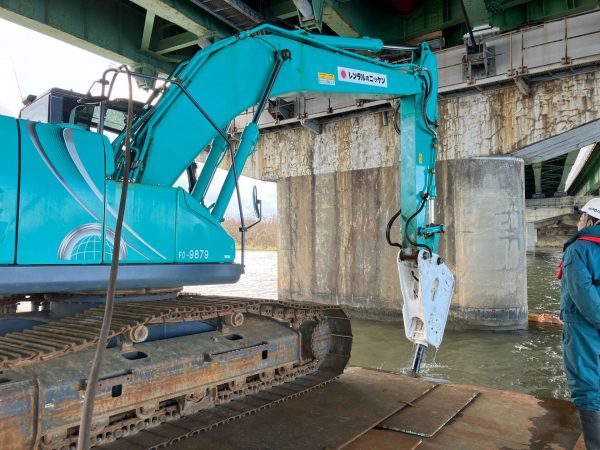 Ｒ７・８新潟大橋既設構造物撤去工事 写真