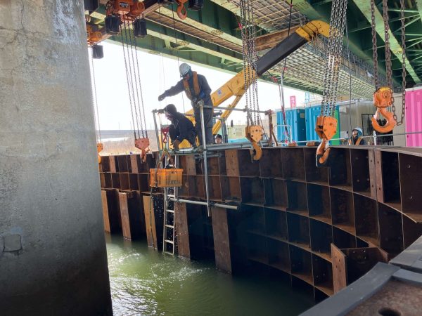 Ｒ７・８新潟大橋既設構造物撤去工事 写真