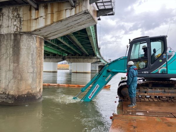 Ｒ７・８新潟大橋既設構造物撤去工事 写真