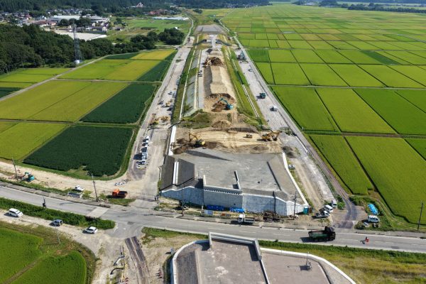 Ｒ７ー９朝日温海道路　猿沢地区道路その１０工事 写真